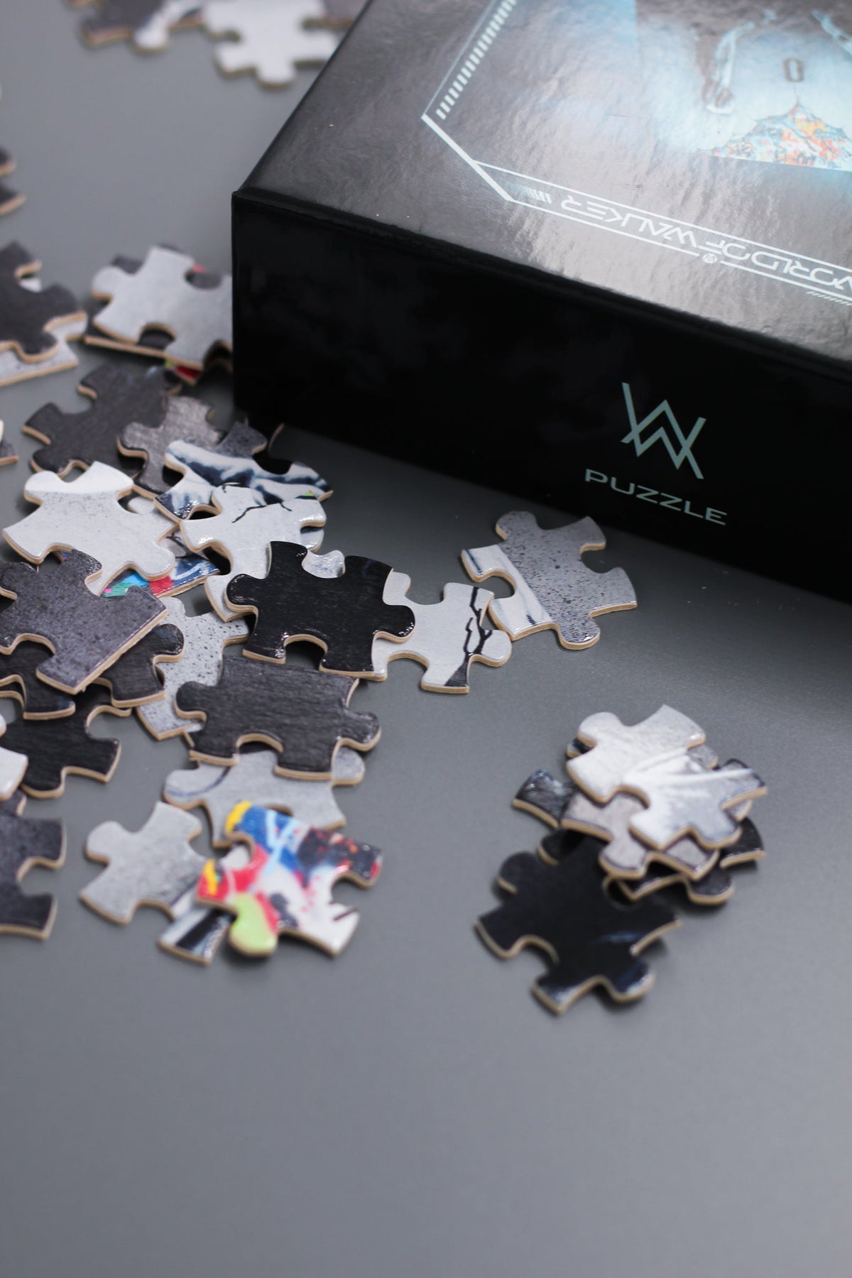 Alan Walker Heading Home Puzzle pieces spilling beside the black AW puzzle box
