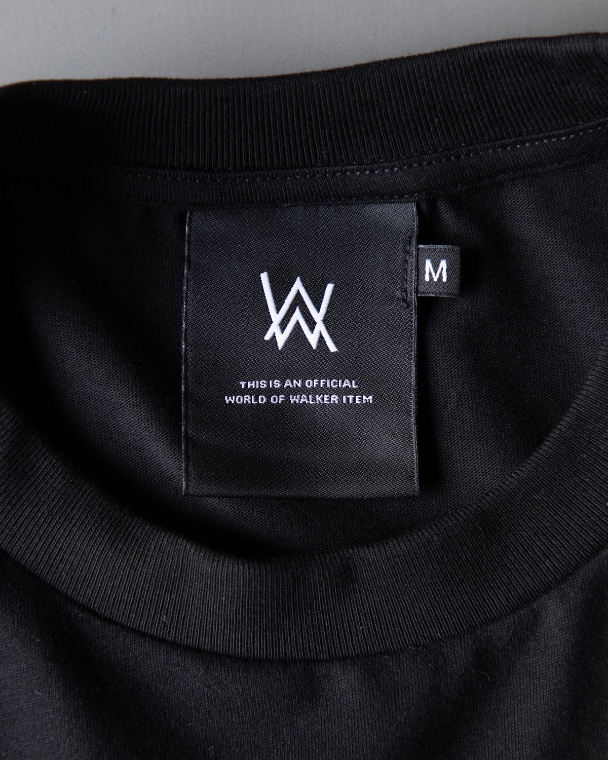 Alan Walker Monster Core Longsleeve inner collar inner collar tag close-up in size M